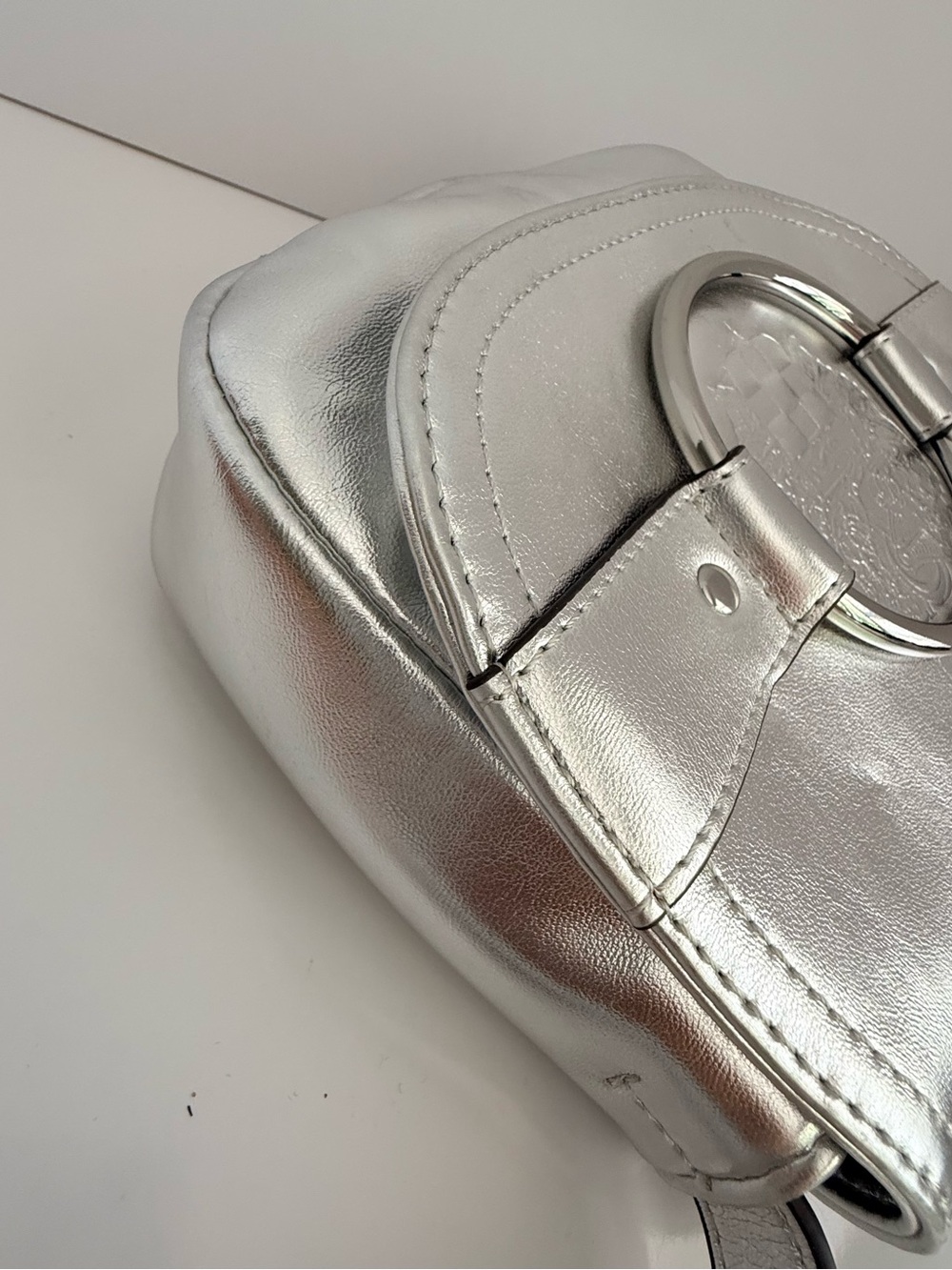 Vince Camuto Silver Metallic Crossbody with Embossed Crest - Picture 2 of 8